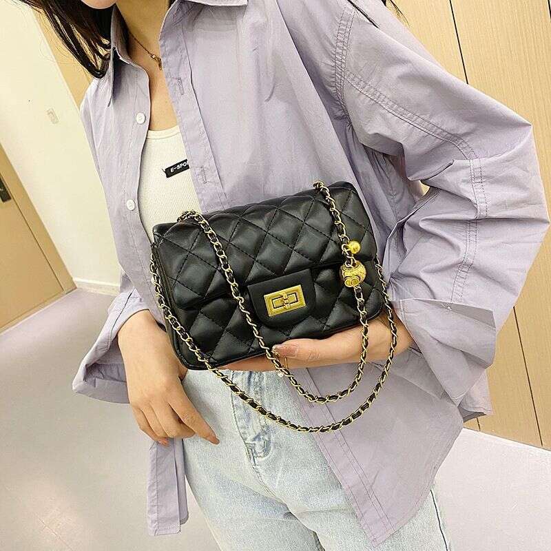 Winter New Fashion Women's Niche Design Embroidered Single Shoulder Crossbody Bag