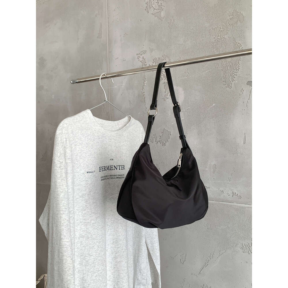 Leopard Print Trendy Large Capacity Soft Commuter Women's Fashion Korean Version New Nylon Shoulder Bag For Women B5