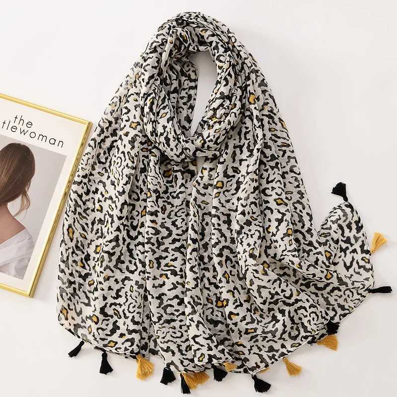 2023 Autumn Fashion Aztec Geometric Tassel Viscose Shawl Scarf Lady High Quality Wrap Stole Bufandas Muslim Hijab Sjaal J251118