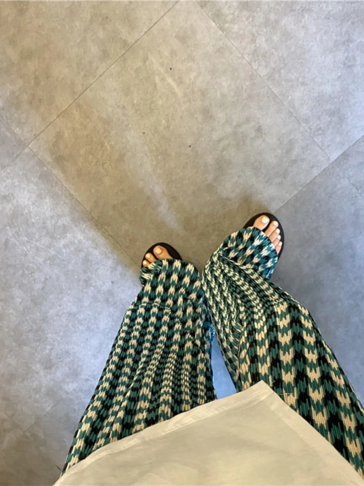 Ice Silk Wide Leg Pants Womens Summer Thin Plaid Casual Chiffon Cool Air Conditioning Sun Protection Folded Trousers 251016