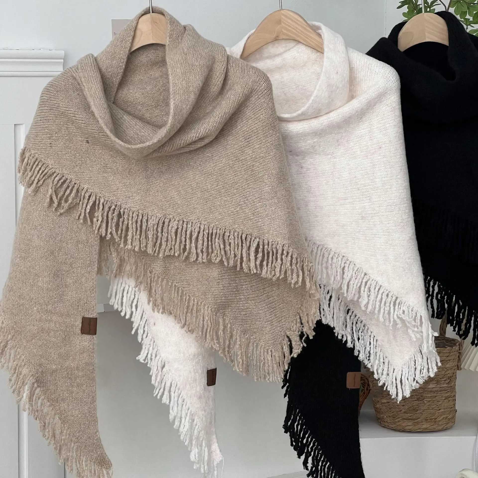 Elegant 15 Wool Fringe Knitted Shawl Elegant Dowager Scarf Women Luxury Fashion Neck Warm Shawls Woman Luxury Designer Scarf J251129