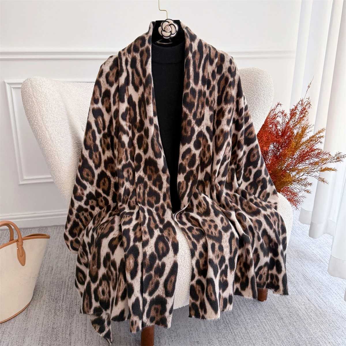Winter Warm Women Scarf Leopard Pattern Designer Imitation Cashmere Thicken Shawl Scarves Female Wrap Blanket Foulard J251118