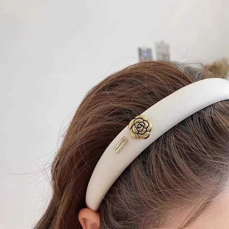 New Small Fragrant Wind Camellia Headband for Women Elegant Fashion Girl Retro Sponge Hair Band V251022