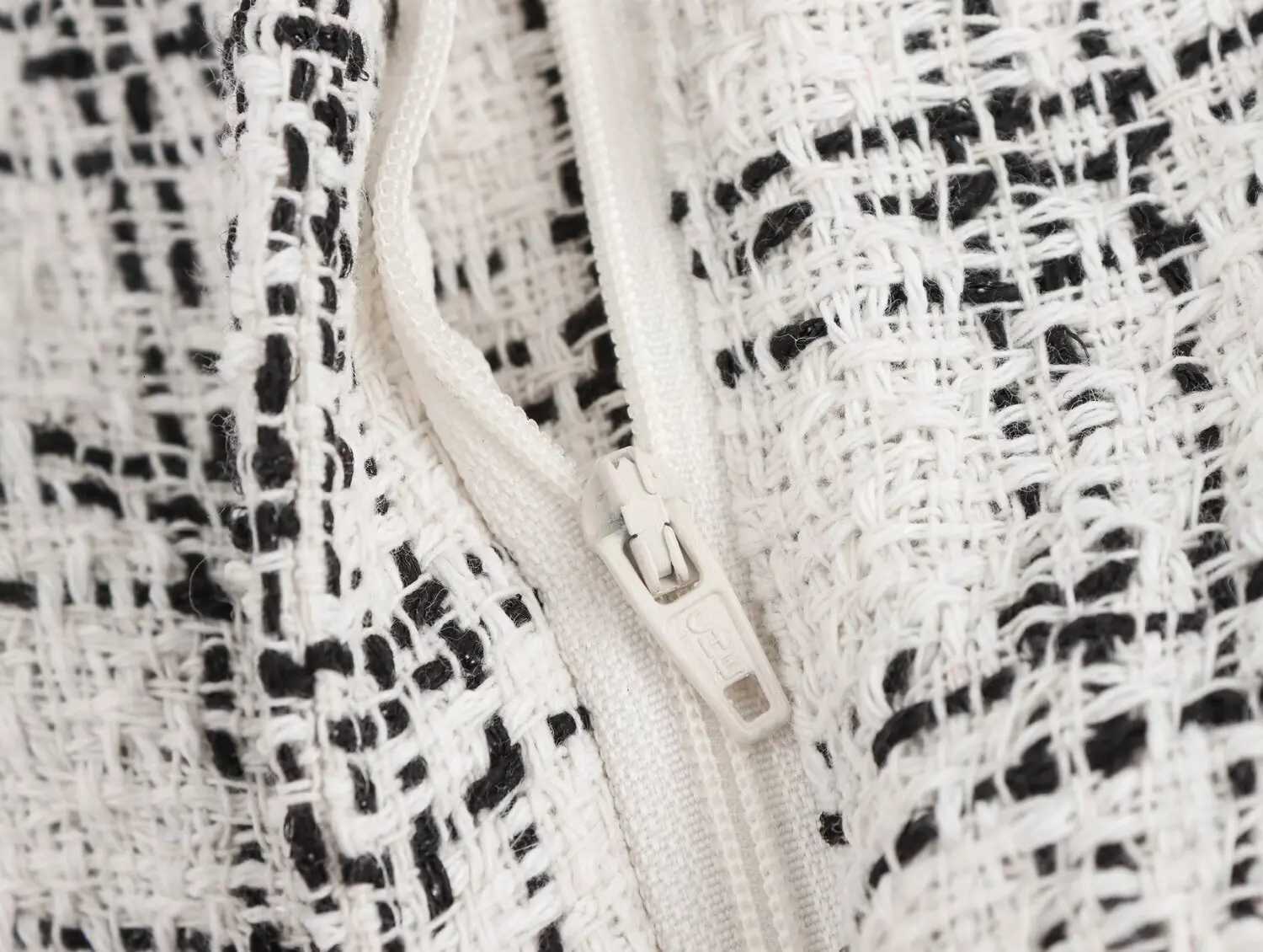 2025 New Womens Clothing European and American Style Fashionable Versatile Plaid Textured Casual PantsT251022