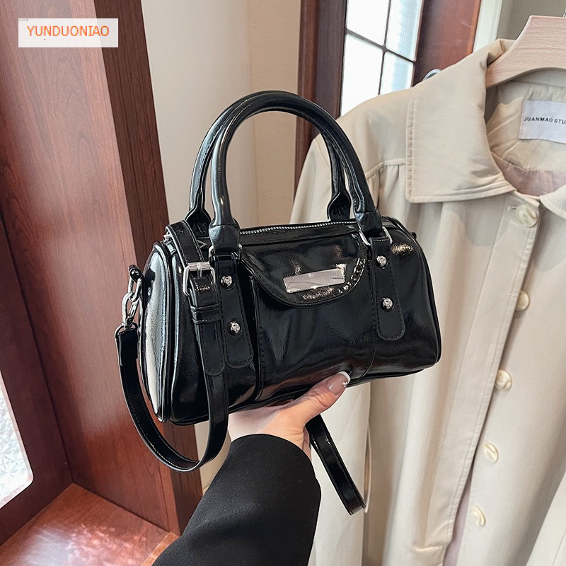 Trendy, elegant, sexy style handbag for autumn and winter, versatile, French retro luxury style, women's shoulder bag, designer bag
