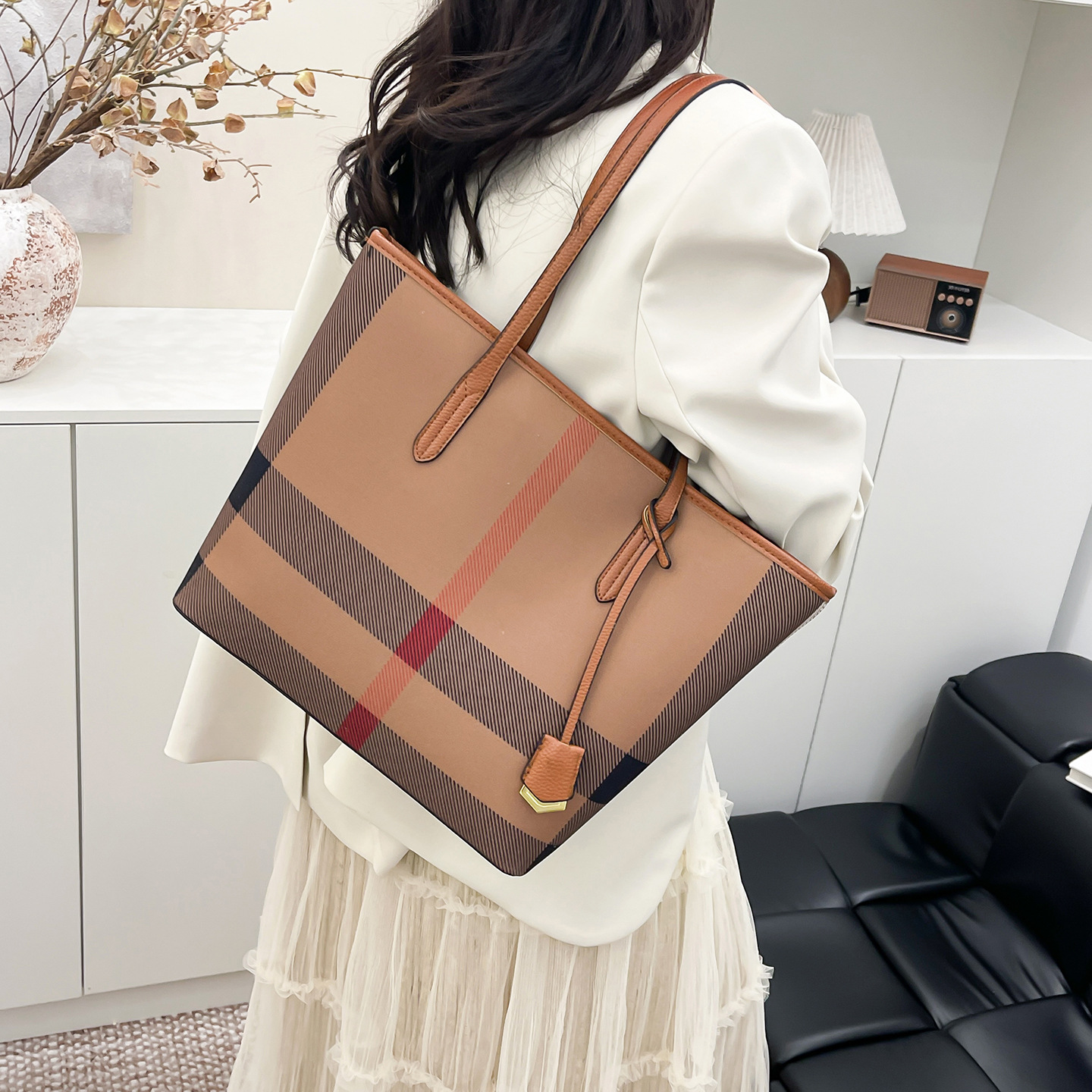 Free delivery designer tote bag Shoulder Bags For woman casual handbag chain messenger bag crossbody Bucket Bag
