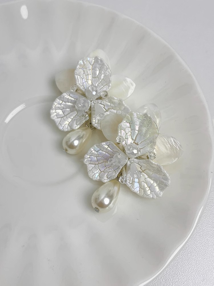 Designer earrings Retro Elegant Pearl Flower Shell Zircon Earrings for Women High Grade and Light Luxury Earrings free shipping diamond earrings