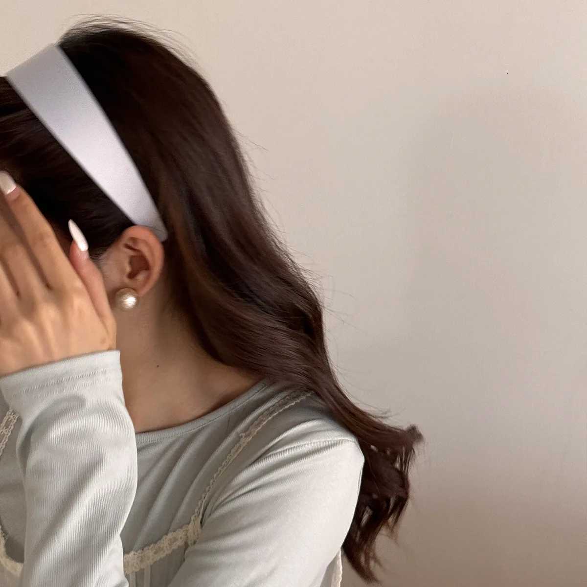 White widebrimmed satin headband womens 2025 new highend hairpin summer daily wear high skull top hair band accesorios new in V251022