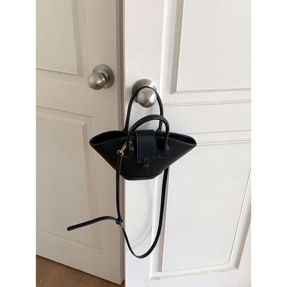 New Style Handheld Wing Fashionable High-End Basket Simple Niche PU Crossbody Bucket Bag For Women B5