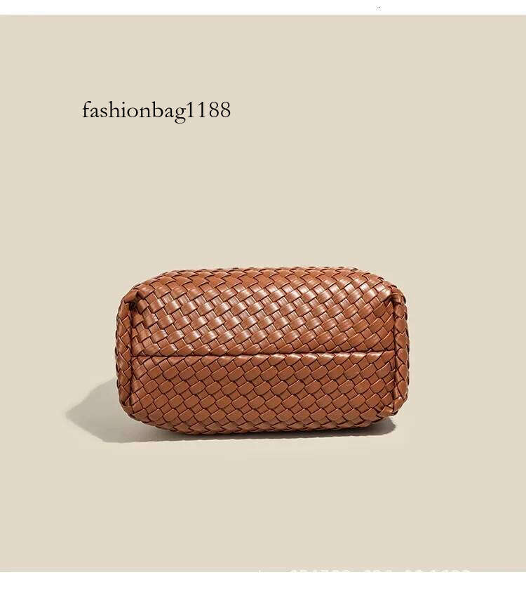 High-End Handwoven Bucket Large Capacity Single Shoulder Underarm Casual Commuter Crossbody Women's Bag