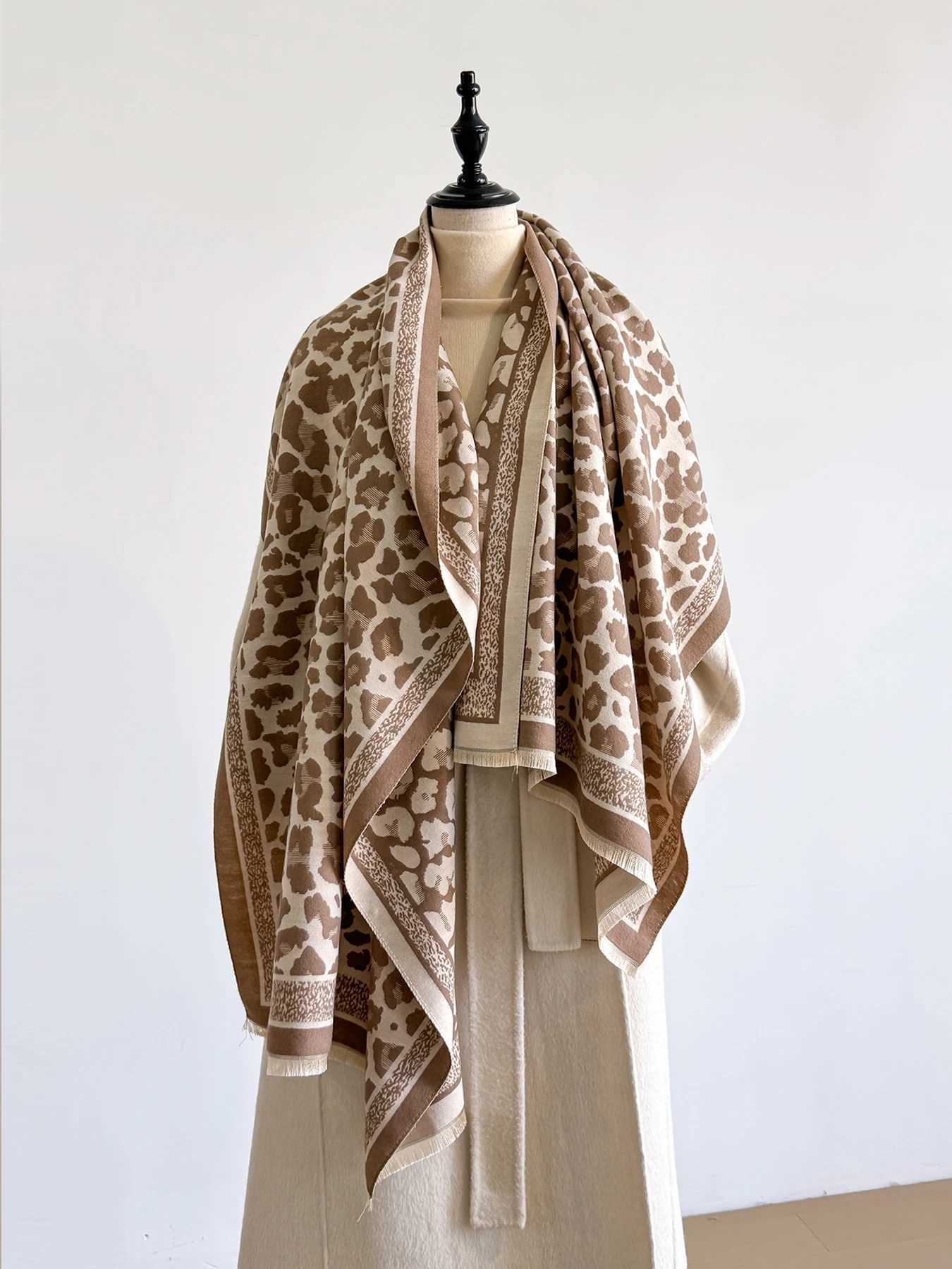 Winter Elegance Thick Faux Scarf for Women TwoSided Warm Soft Shawl Wrap Feminine Patterned Blanket for Cold Weather J251129