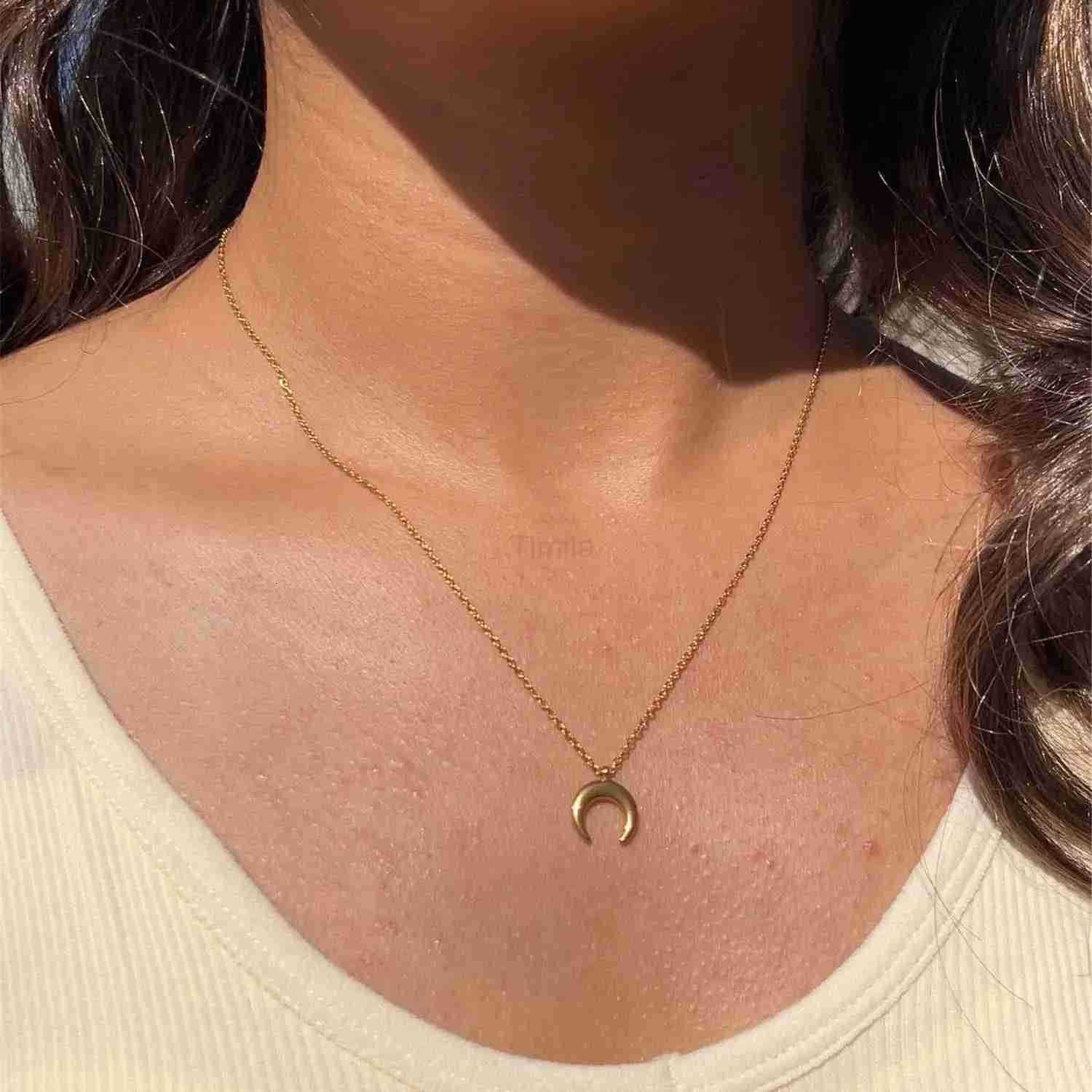 New Fashion Stainless Steel Thin Chain Moon Pendant Necklace For Woman Half Moon Horn Charms Necklace Jewelry U251022