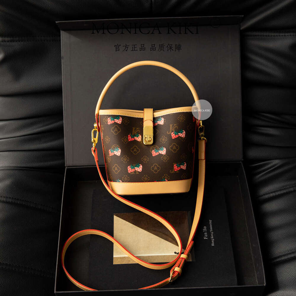 Designer Bag for Womens Bucket Bags Strawberry Printed Large Capacity Handbag Light Style Suitable Office Commuting Crossbody Bag