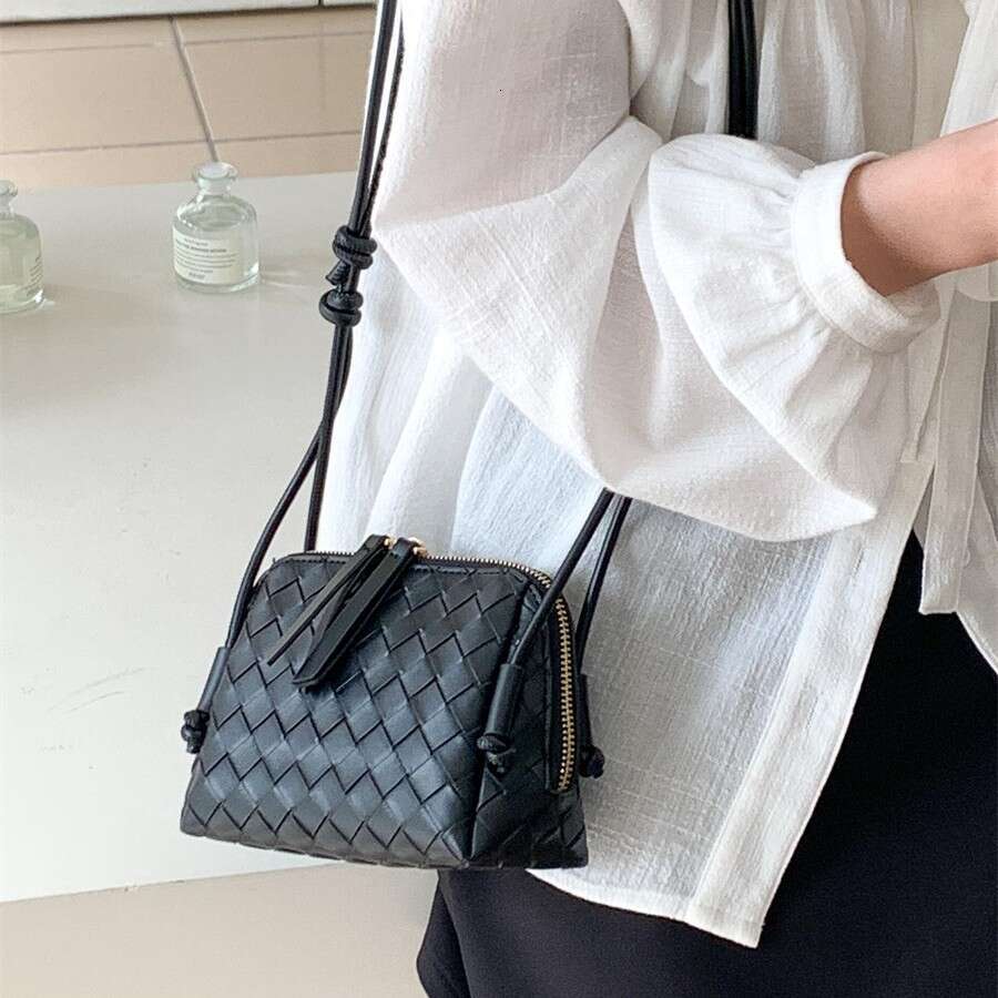 New Single Shoulder Crossbody Summer Versatile Small Square Double Zipper Textured Woven Bag For Women B5