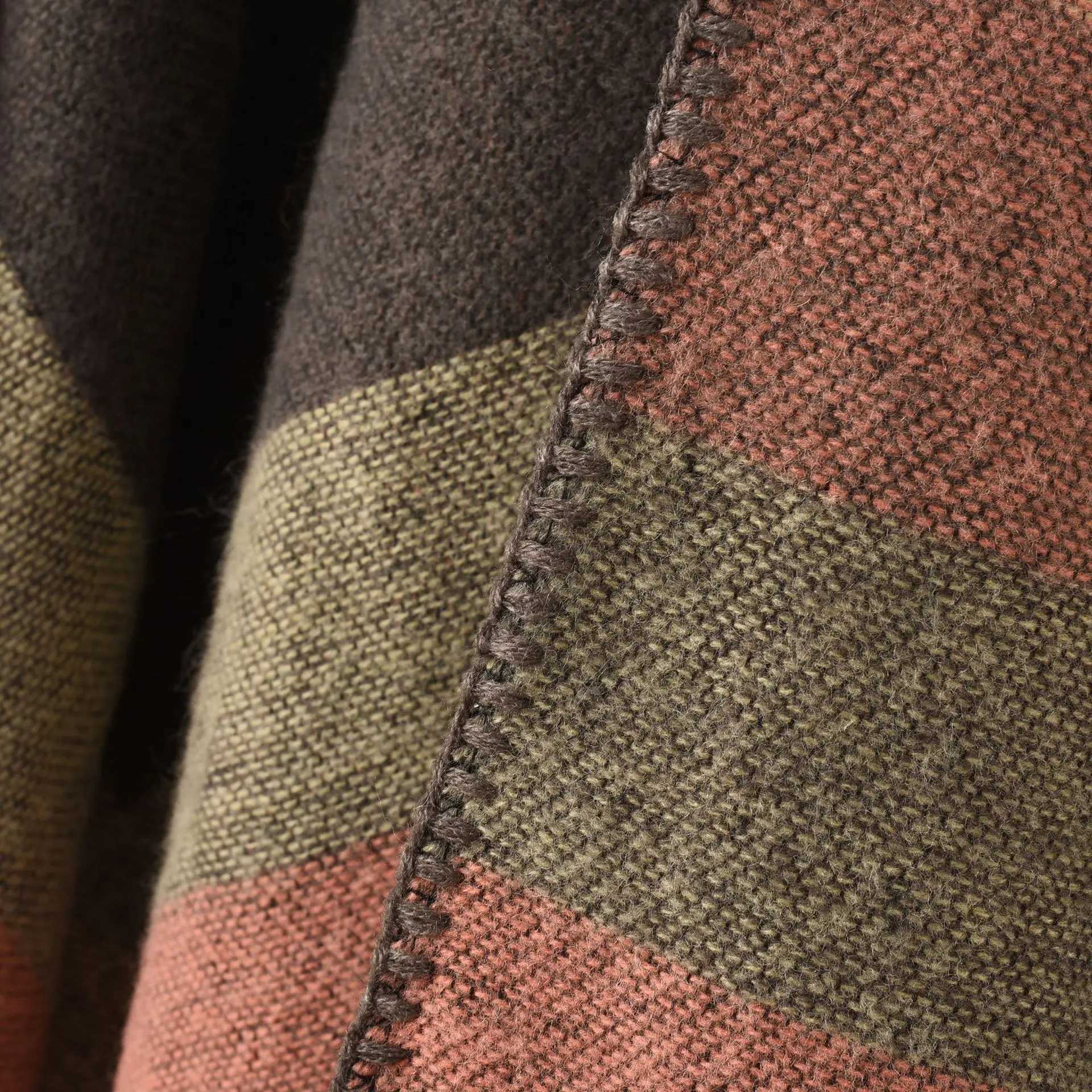 2024 New Fashion Winter Warm Plaid Ponchos And Capes For Women Oversized Shawls and Wraps Cashmere Female Bufanda Mujer J251118