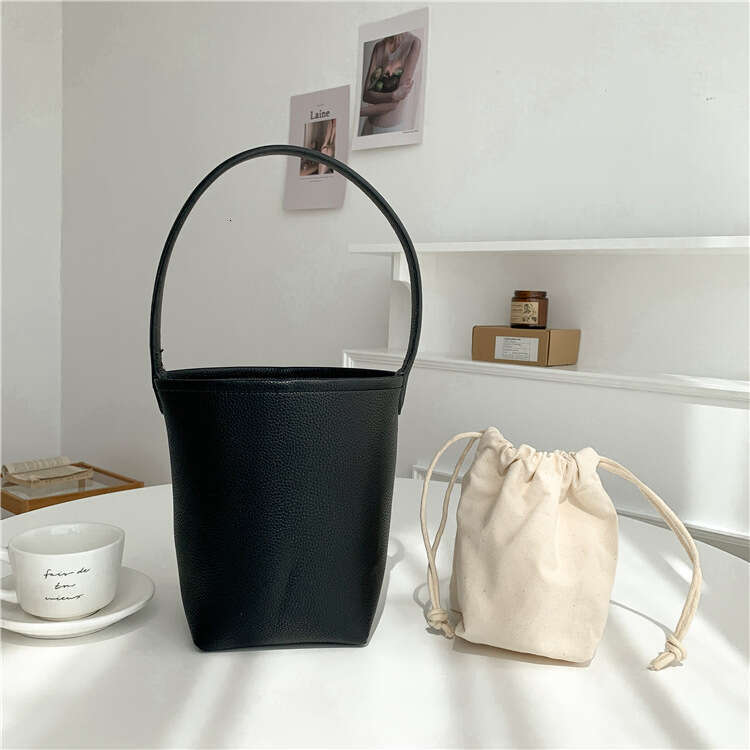 Korean Summer Versatile Solid Color Fashion Single Shoulder Underarm Niche Cylinder Handheld Bucket Bag For Women B5
