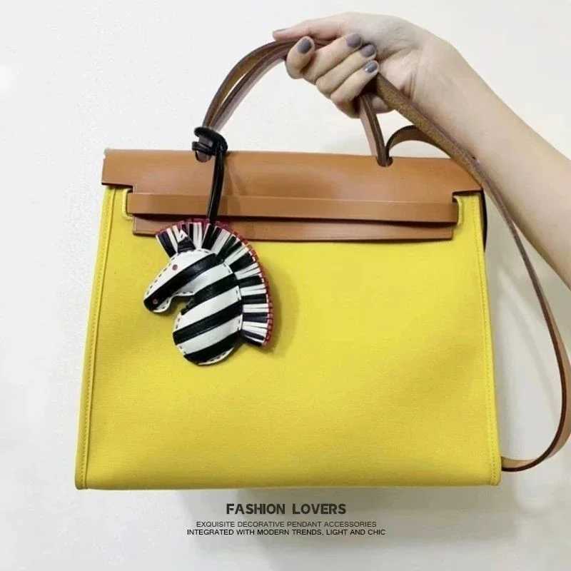 Zebra Head Bag Pendant Premium Zebra Pendant Sheepskin Leather Handsewn Pony Car Pendant Bag Charm J251121