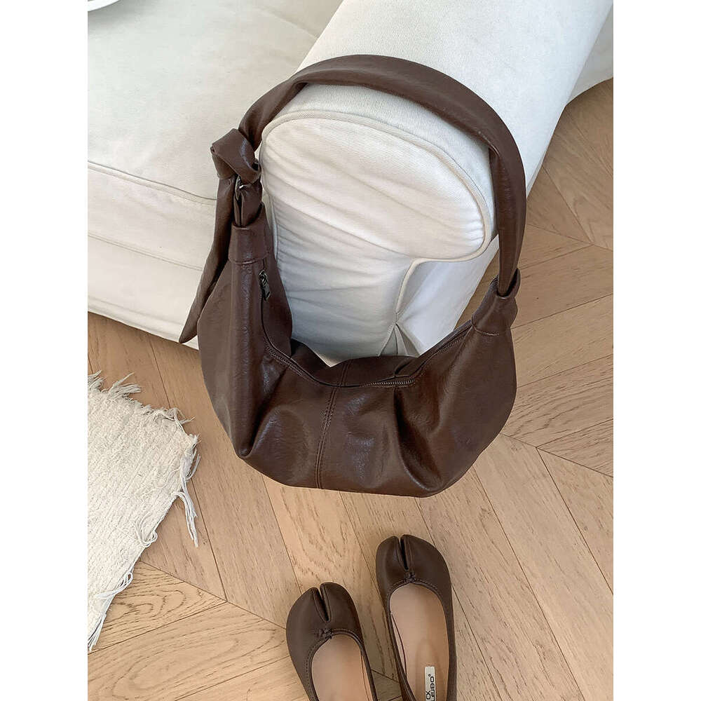 Korean Version New Single Shoulder Student Niche Design Commuting Crossbody For Women Large Capacity Versatile Soft Leather Dumpling Bag B5
