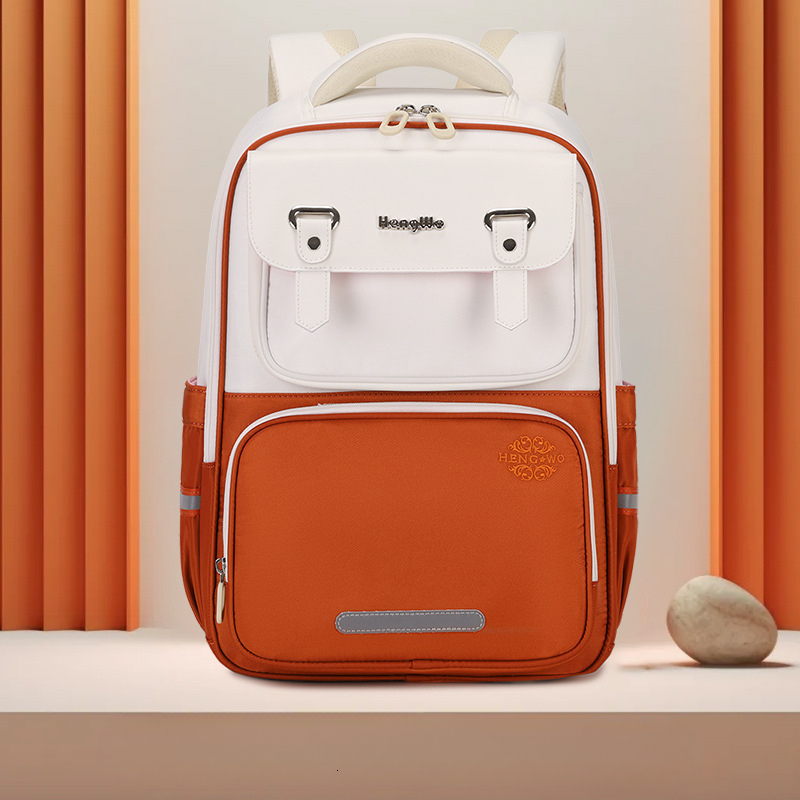New best-selling designer lightweight cloud backpack suitable for elementary school students. Large capacity backpack with spinal protection function