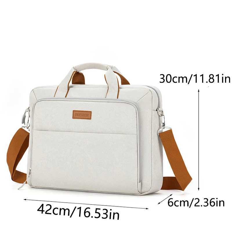 Largesized computer bag fashionable commuting briefcase with air cushion fully wraps the computer compartment W251022
