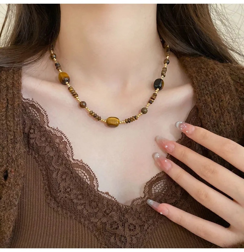 2024 INS Hot Designer jewelry Maillard coffee color retro bead collarbone sweater chain autumn and winter high-end decorative necklace for w