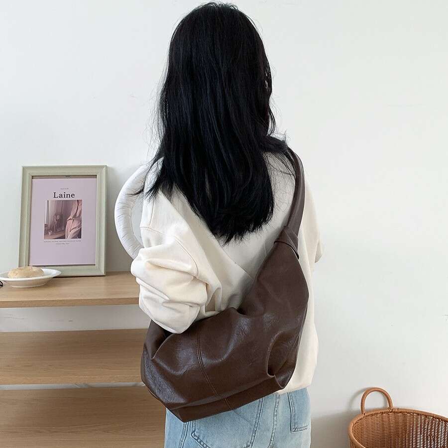 Korean Version New Single Shoulder Student Niche Design Commuting Crossbody For Women Large Capacity Versatile Soft Leather Dumpling Bag B5