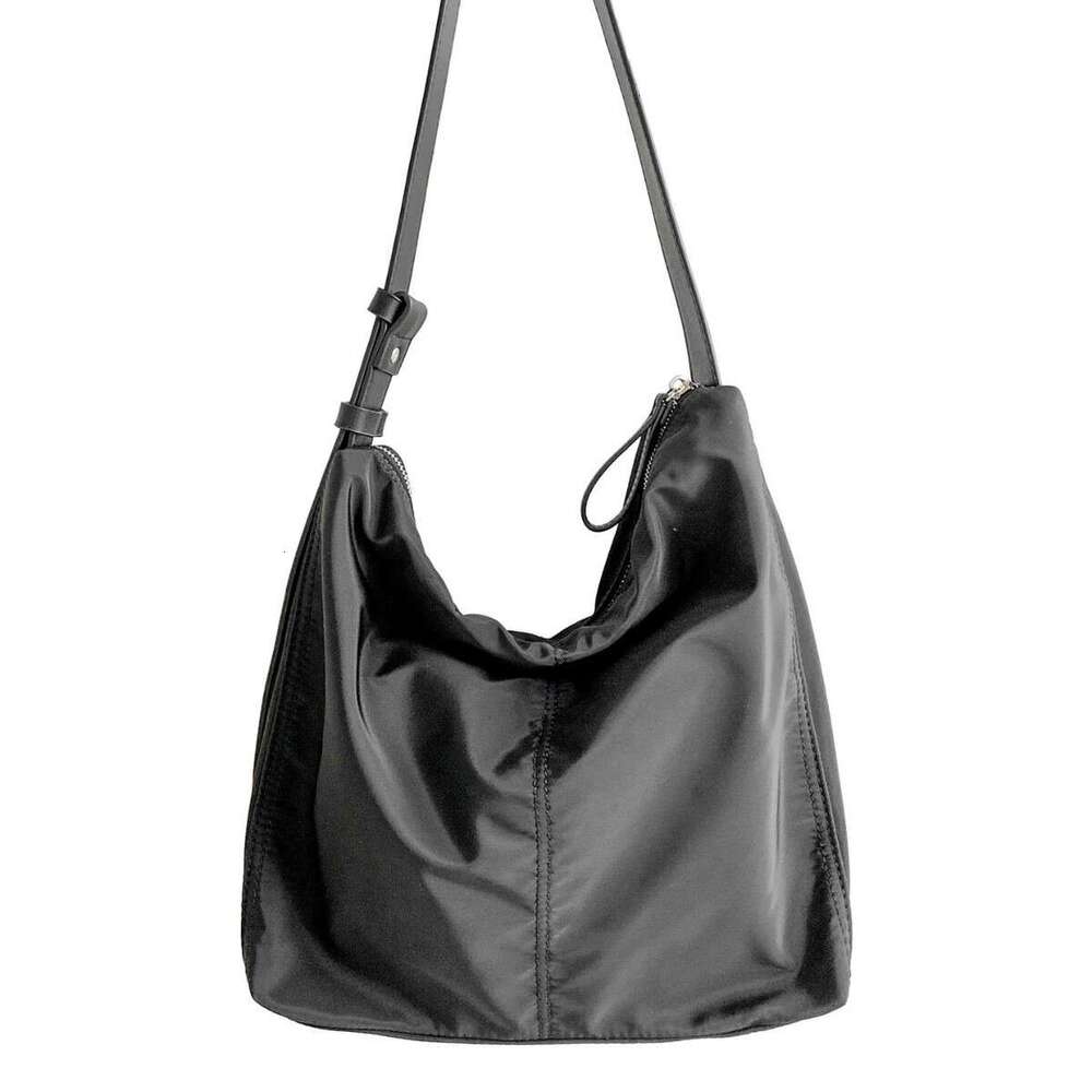 Minimalist Single Shoulder Commuting High-End New Fashion Korean Style Niche Women's Nylon Casual Bag For Women B5