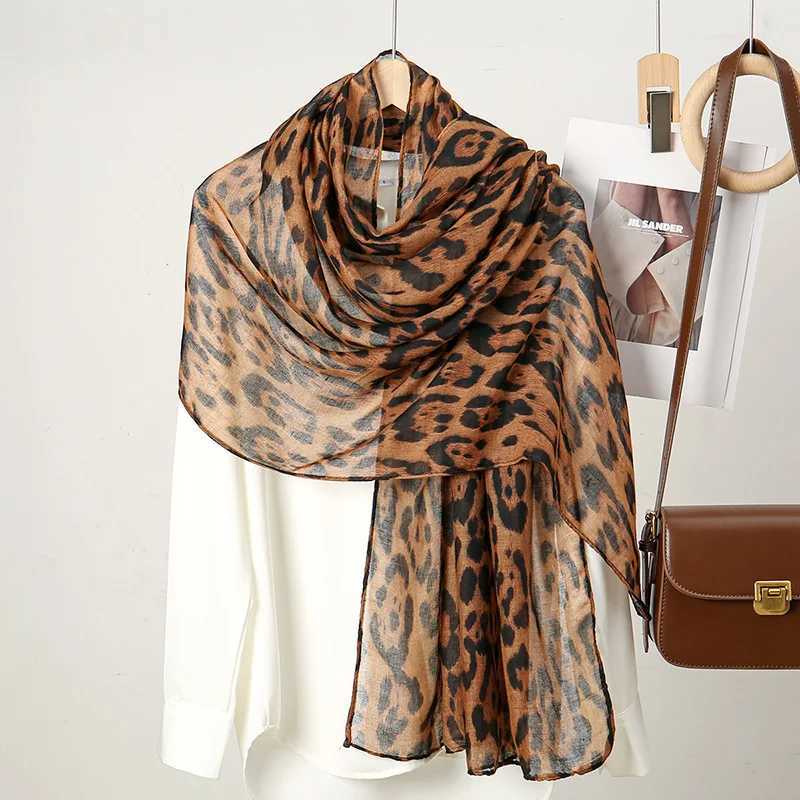 Trendy Leopard Print Cotton Shawl Wrap Woman Muslim Hijab Soft Thin Scarf Femme Headband Neckscarf 2024 Stoles J251118