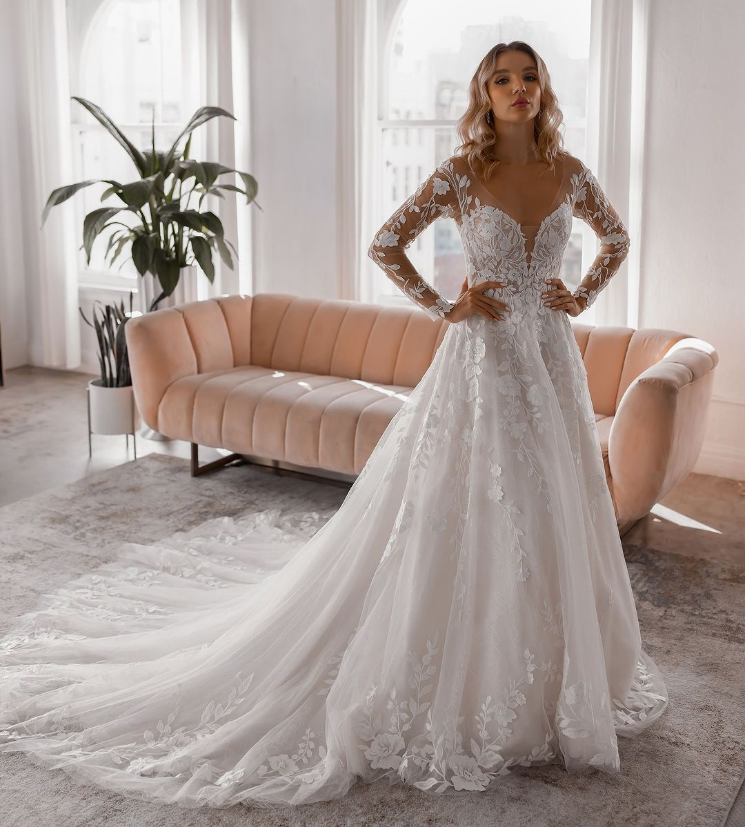 Classic Floral Lace Wedding Dresses A Line V Neck Bridal Gowns Sweep Train Custom Made Garden Castle Dresses Long Sleeves for Special Occasion