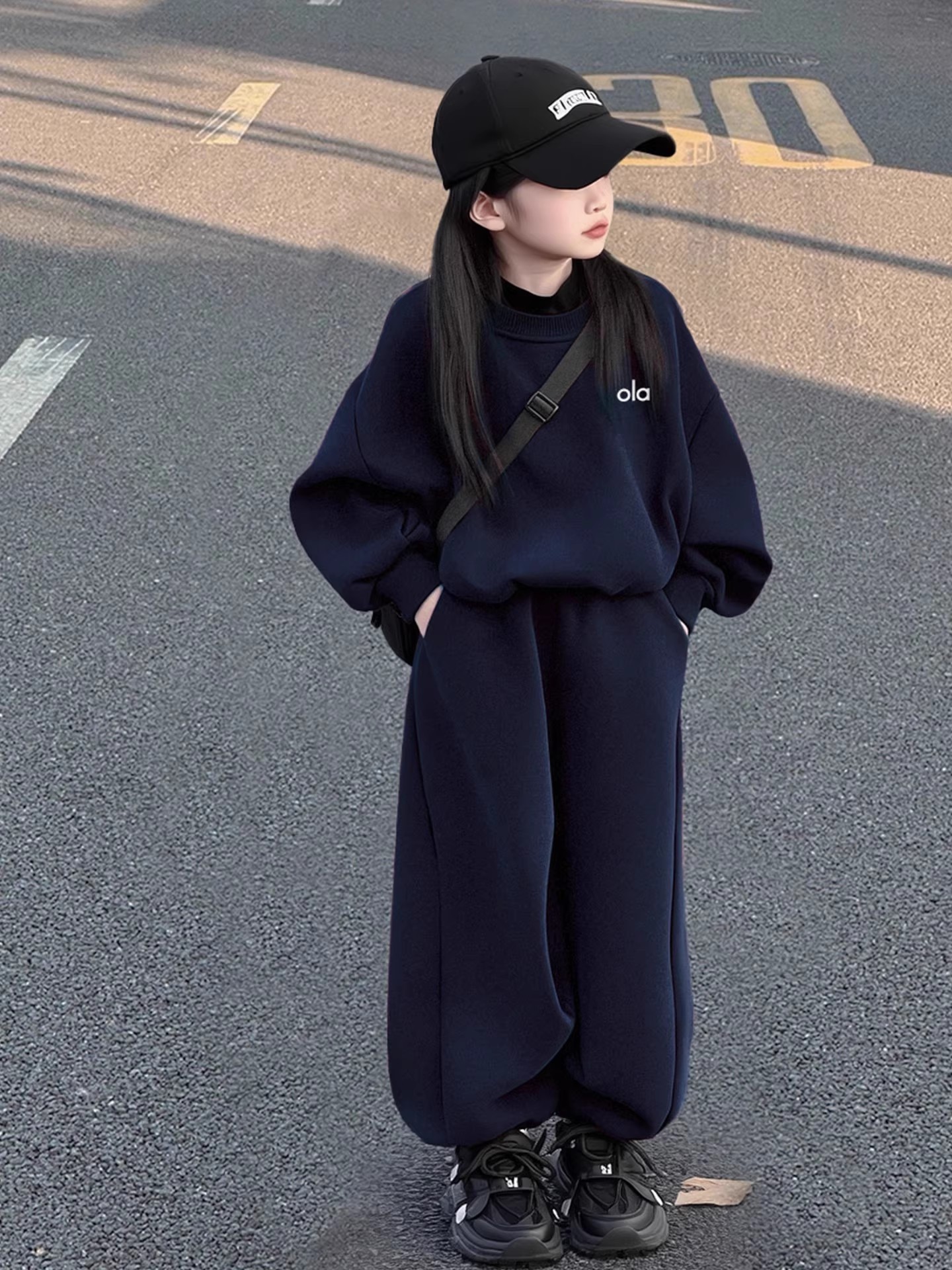 2025 Girls Autumn 2-Piece Set, Fashion Hoodie and Joggers Tracksuit, Luxury Fashion Sports Outfit for Kids and Tweens