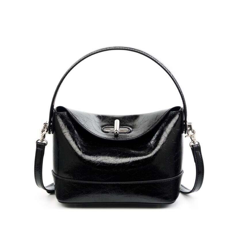 Head Layer Handbag Bucket Bag, Spring New, Light High-end Leather Women's Bags