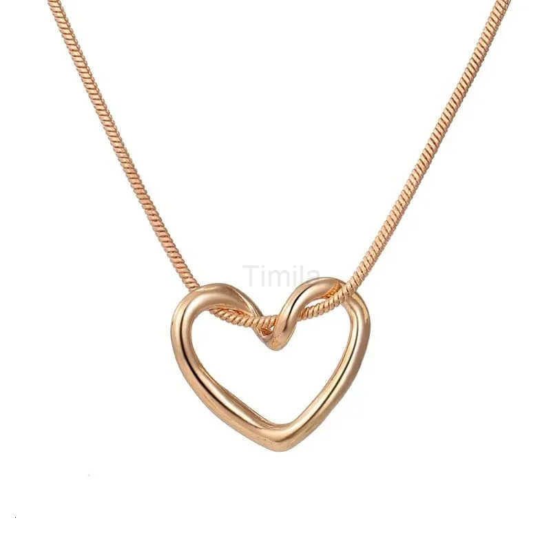 New Simple Hollow Love Heart Pendant Necklace for Women Fashion Creative Geometric Clavicle Chain Necklaces Party Jewelry Gift U251022
