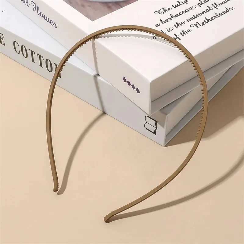 Fashion Hair Band Women Plastic Bezel Elegant Solid Color Thin Edge Toothed Nonslip Hair Hoop Headbands Girls Hair Accessories V251022