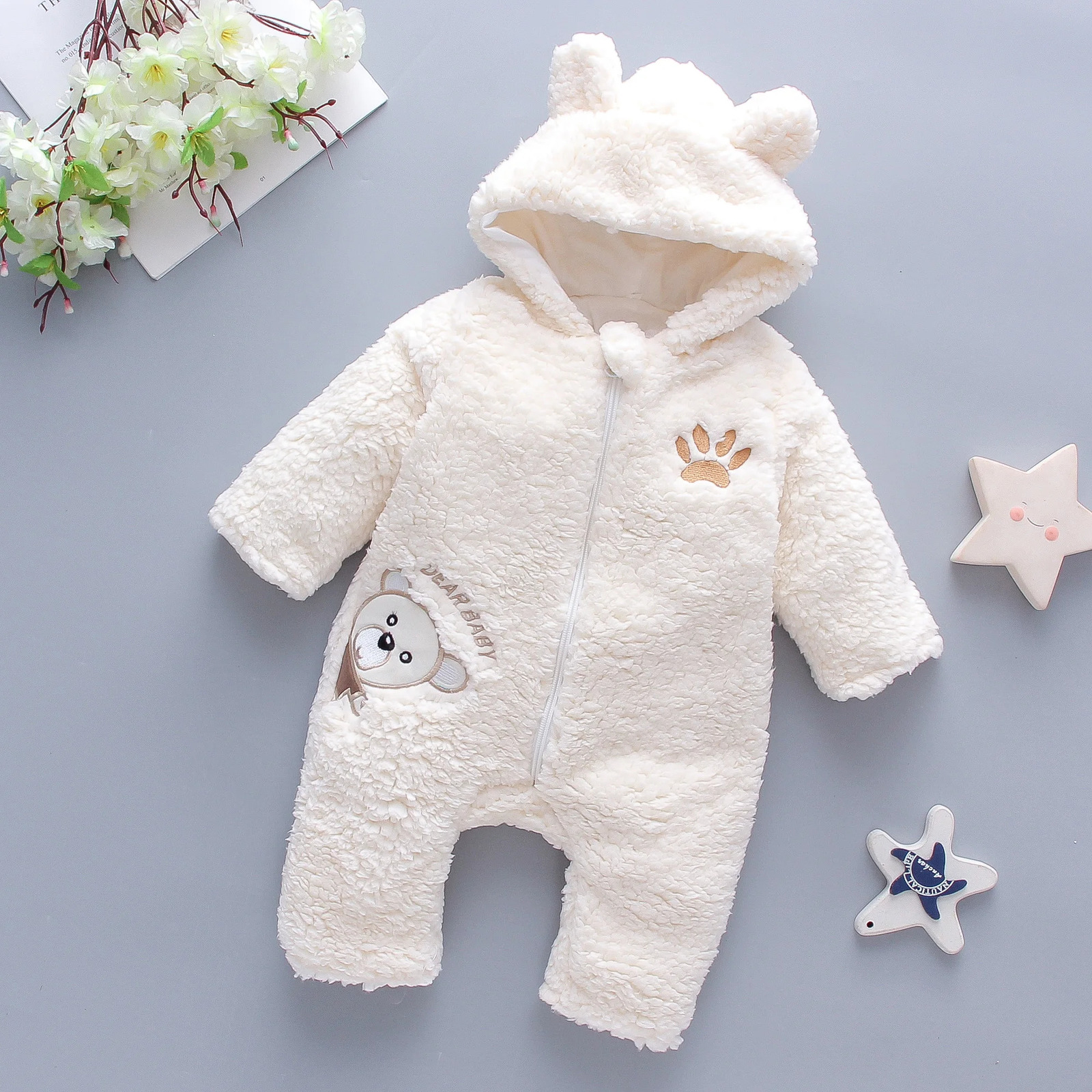 Lamb hair cartoon bear embroidered baby jumpsuit winter girl long sleeved crawling suit thickened 251022