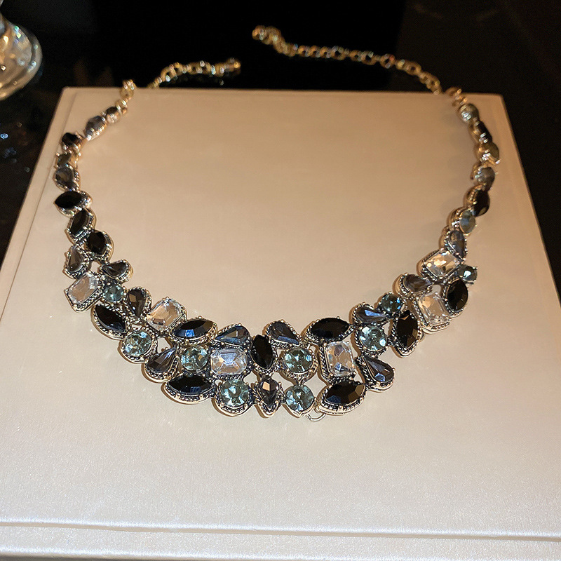 Diamond-encrusted Water Drop Tassel Necklace Light Luxury Dress Socialite Temperament Pendant Clavicle Chain High-end Fashion Jewelry - view 6
