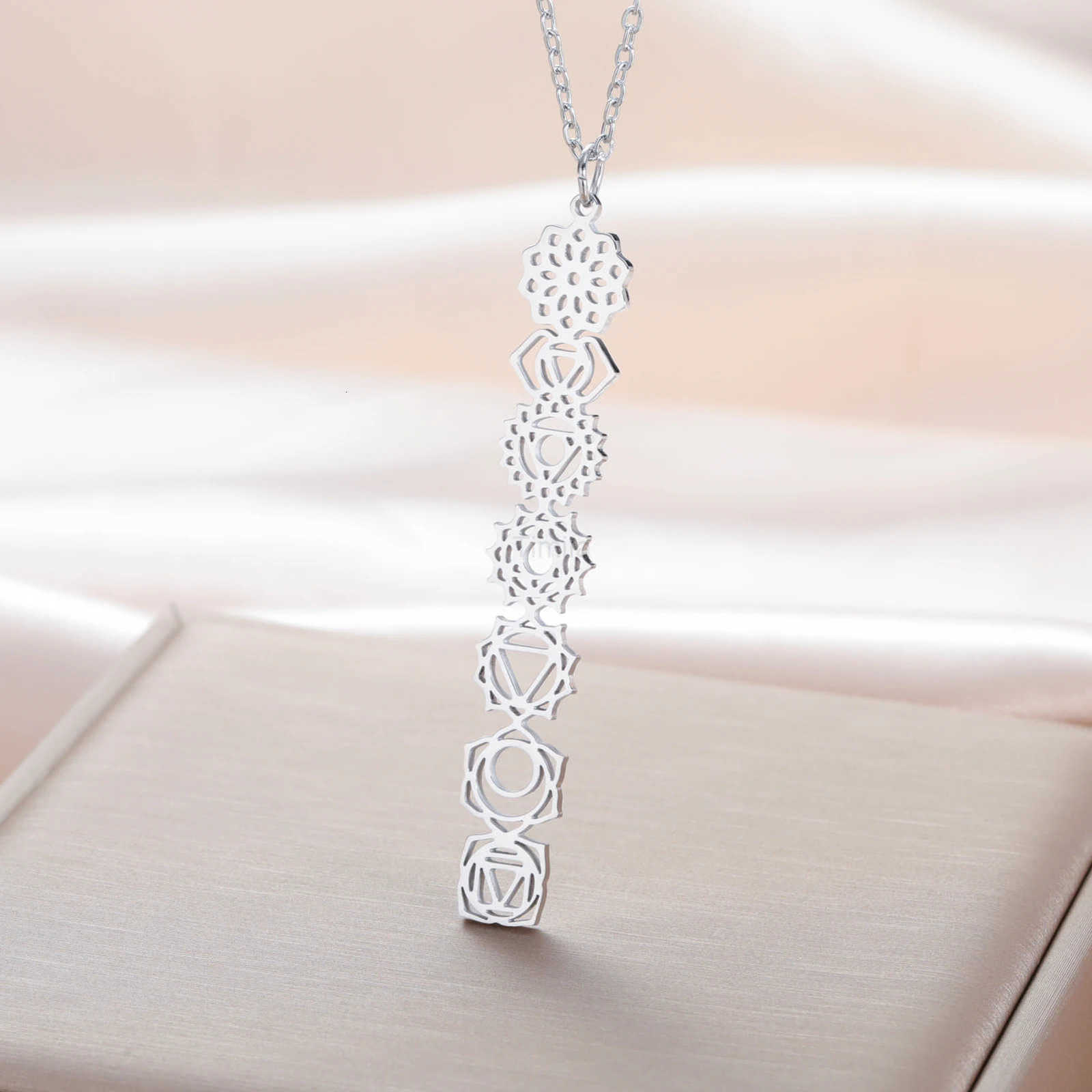 Cazador Yoga Meditation 7 Chakra Flower Necklaces for Women Stainless Steel Amulet Jewelry Necklaces Birthday Gift New U251022