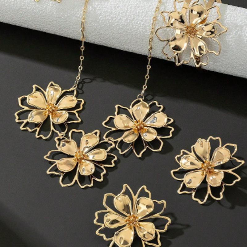 Autumn/Winter New Collection: Metallic Floral-Shaped Necklace, Earrings, and Ring Luxury Jewelry Set