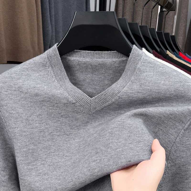 New Sweatwear Mens V Neck Basic Solid Color Sweaters Round Neck Elastic Pullovers Warm Autumn Knitted Oversized Sweater MenXJ251022