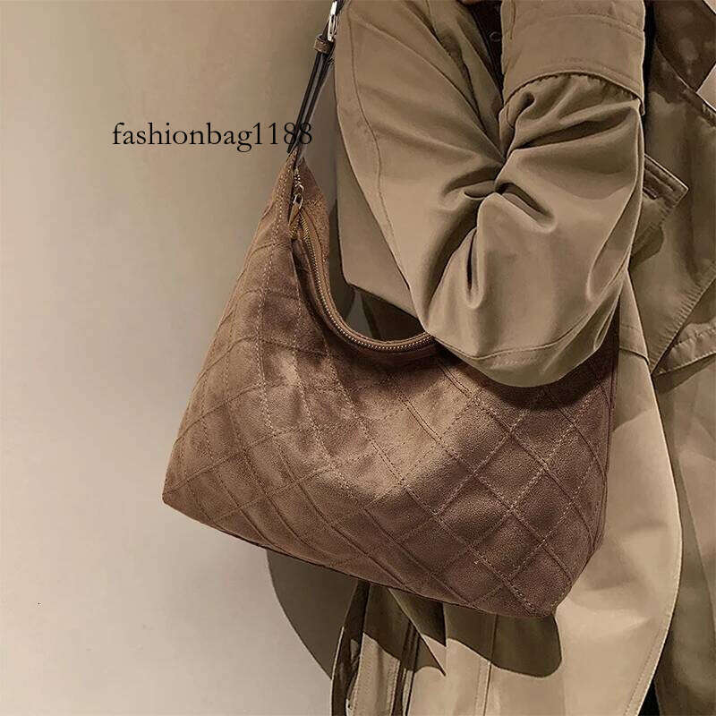 2025 Autumn Winter New Women Shoulder Tote Bag Lady Classic Underarm Hobo Purse Gift for Wife, Lover
