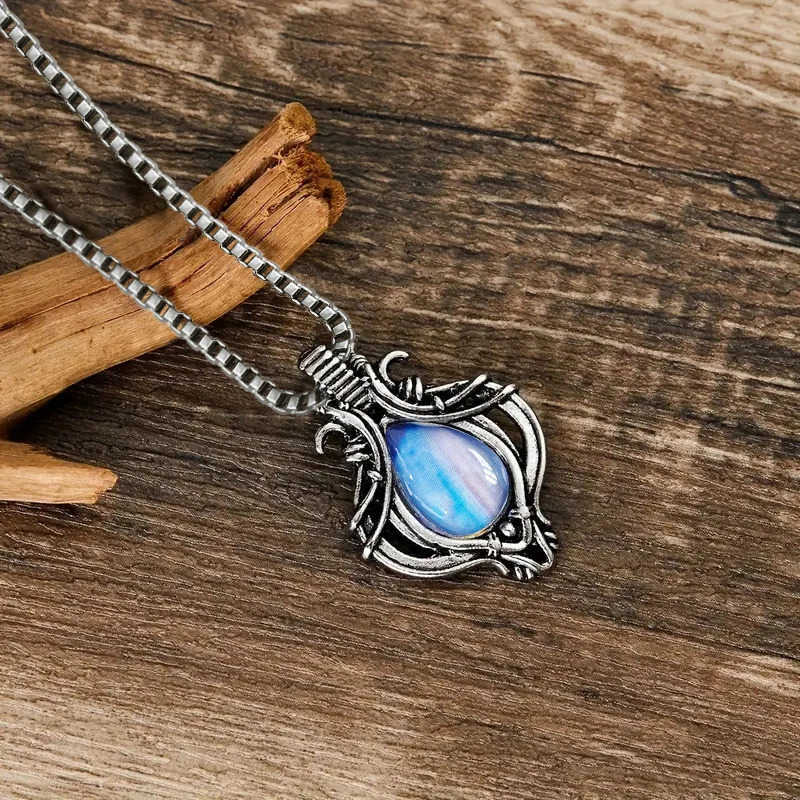 Huitan Gorgeous Chic Pendant Necklace for Women Charming Elegant Temperament Neck Accessories Delicate Fashion Jewelry for Party U251022