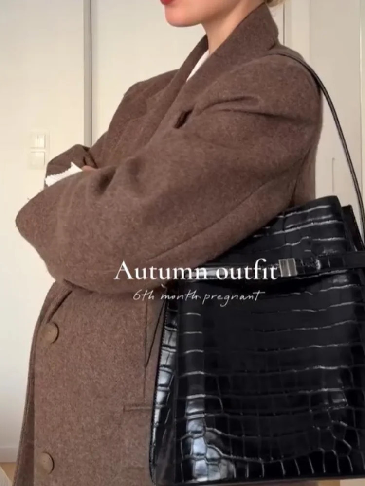 Fashion Women Shoulder Pad Lapel Wool Long Coats Elegant Belt Singlebreasted Sleeve Coat 2025 Autumn Lady Outwear 251016