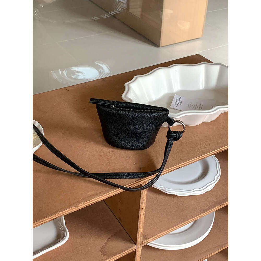 New Halter Neck Mini Fashion Versatile Lipstick Coin Purse Ins Style Solid Color Soft Leather Single Shoulder Earphone Bag B5