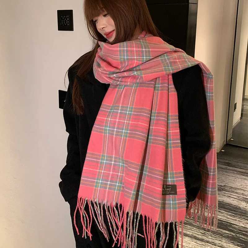 2025 Gentle Christmas Ins Style Pink Girl Tassel Scarf Female Winter Plaid Shawl Korean Version of The Scarfs Thickening J251022