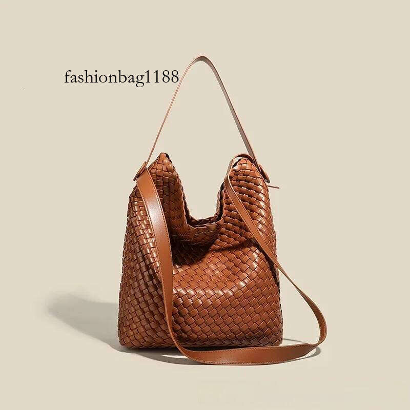 High-End Handwoven Bucket Large Capacity Single Shoulder Underarm Casual Commuter Crossbody Women's Bag