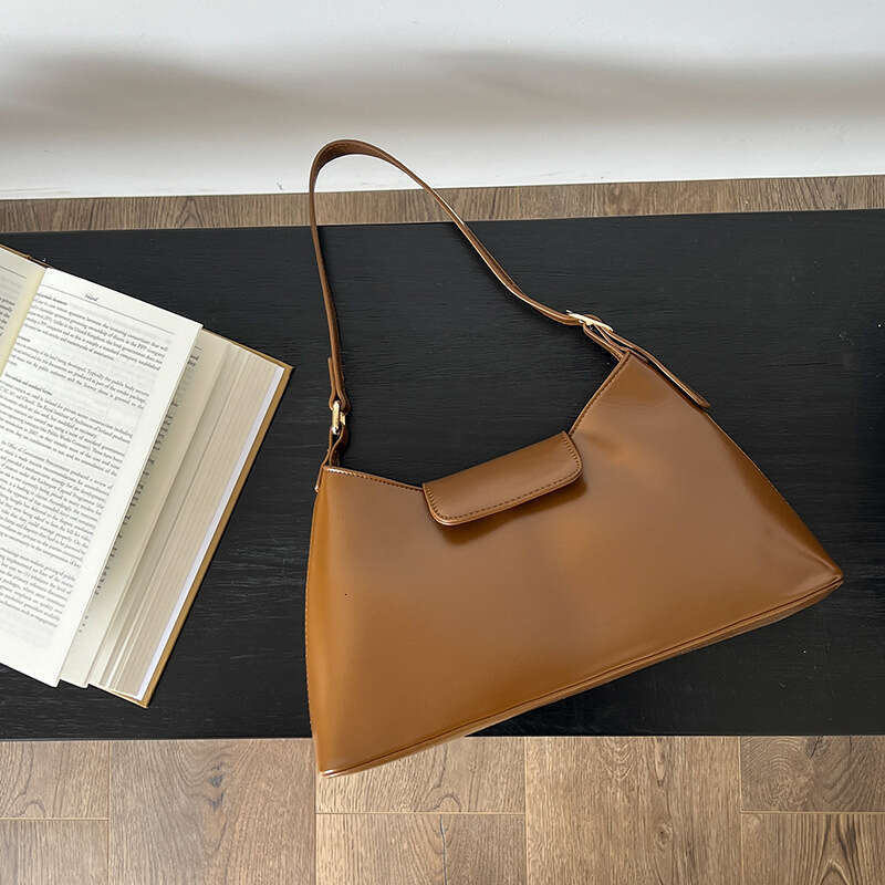 Women's Large Capacity Korean Style PU Handbag Shoulder New Fashion Versatile High-End Underarm Bag B5