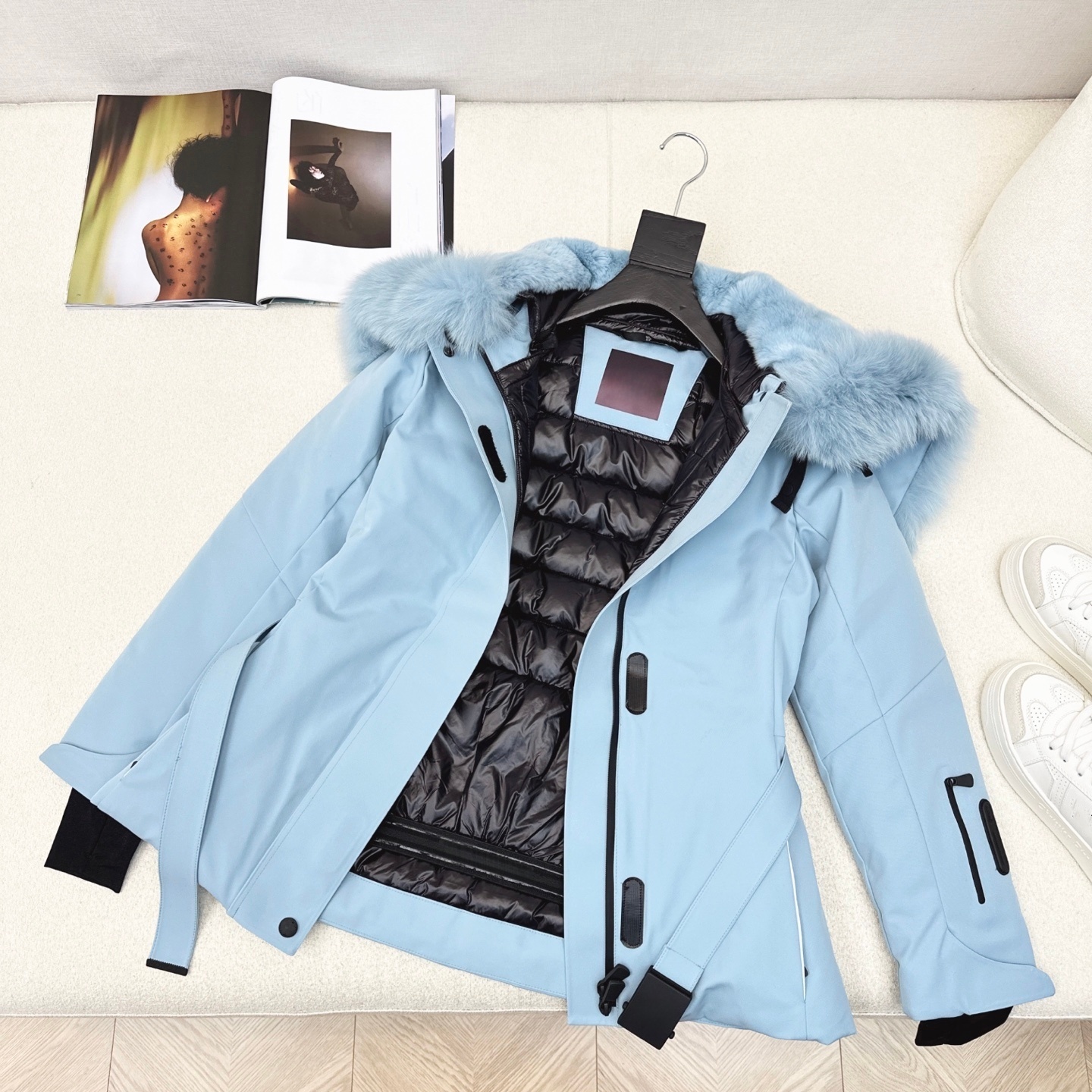 The latest classic style for women in autumn and winter, short waisted down ski jacket with large fur collar Super customization