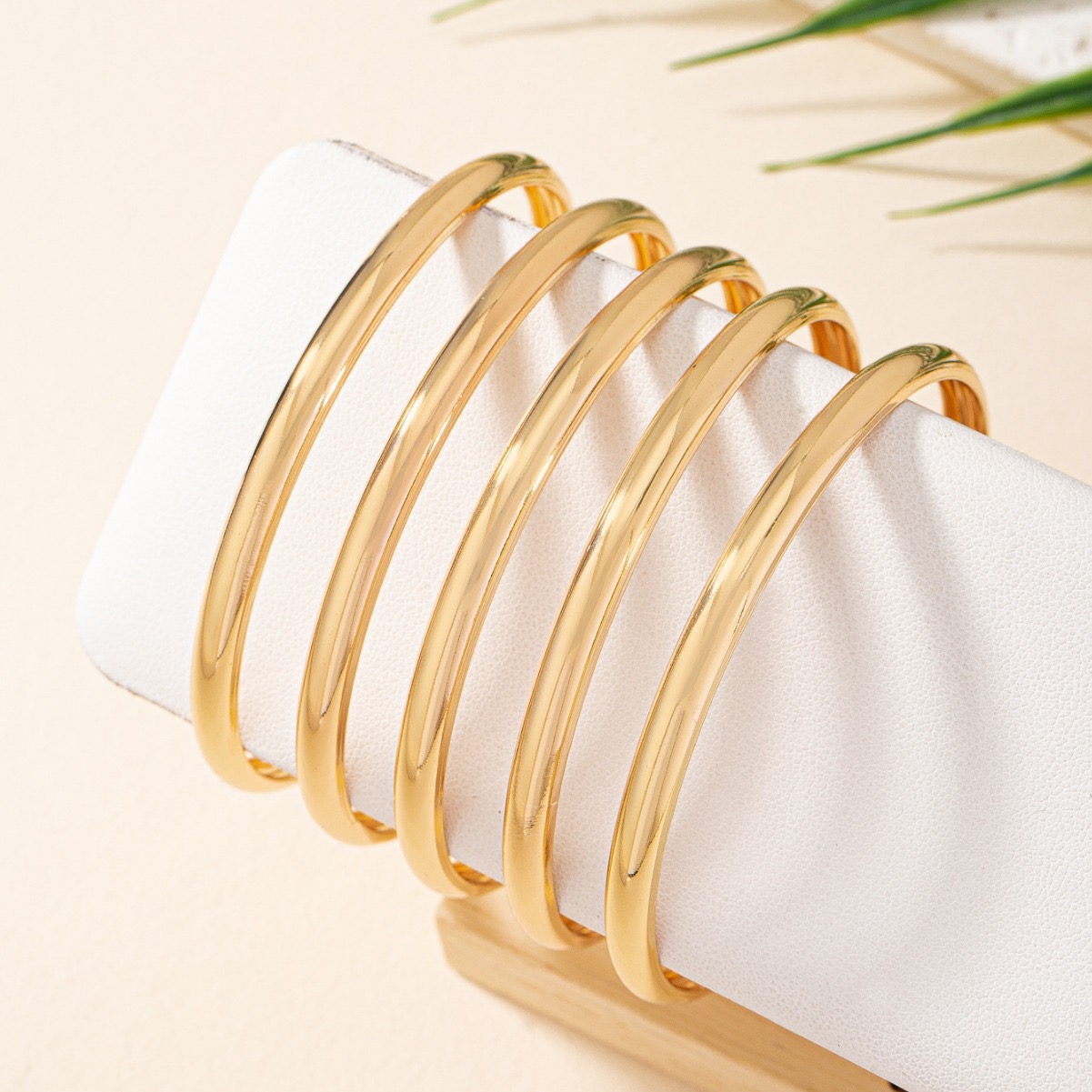 Minimalist Round-Link Plain Band Stainless Steel Polished Stackable Women's Delicate Bracelet