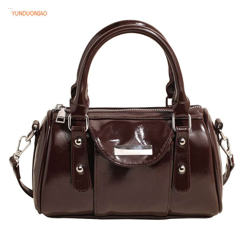 Trendy, elegant, sexy style handbag for autumn and winter, versatile, French retro luxury style, women's shoulder bag, designer bag