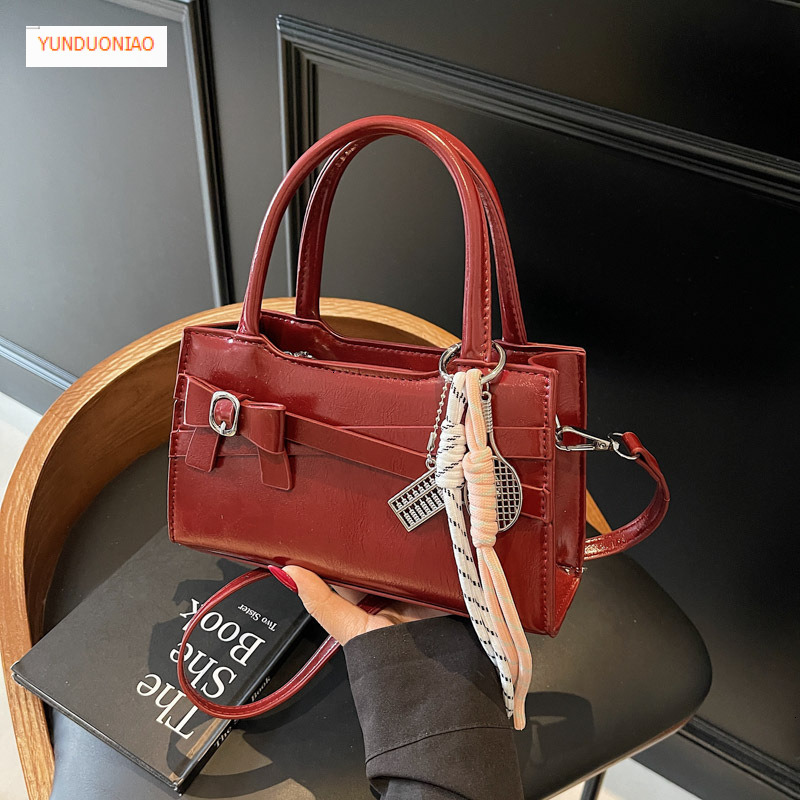 Luxury and fashionable bow small square bag casual autumn and winter new Korean retro style trendy elegant women's shoulder bag designer bag