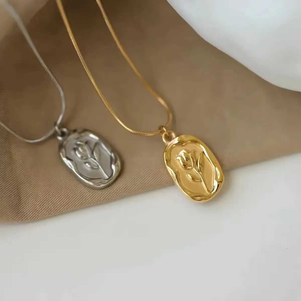 Retro Embossed Tulip Pendant Necklace For Women Personalized Gold Color Silver Color Stainless Steel Necklace Party Jewelry V251022